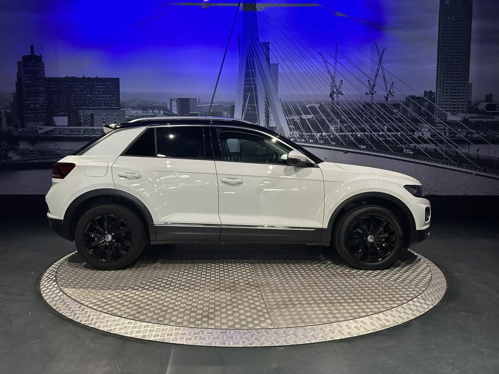 Volkswagen T-roc 1.5 tsi sport *camera*vitrual*winterpack*trekhaak*keyless*