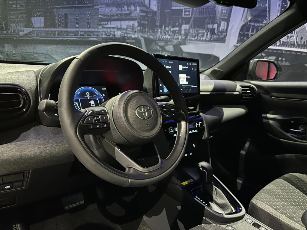 Toyota Yaris Cross 1.5 hybrid 130 dynamic *acc*winterpakket*camera*17inch*