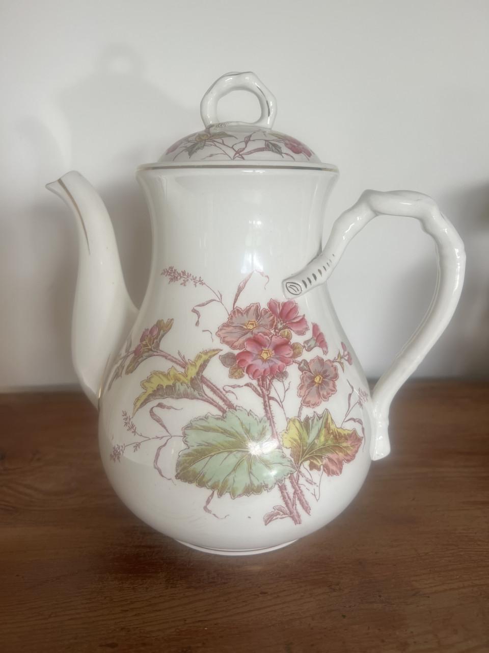 Intact thee servies van Société Céramique (Maastricht)