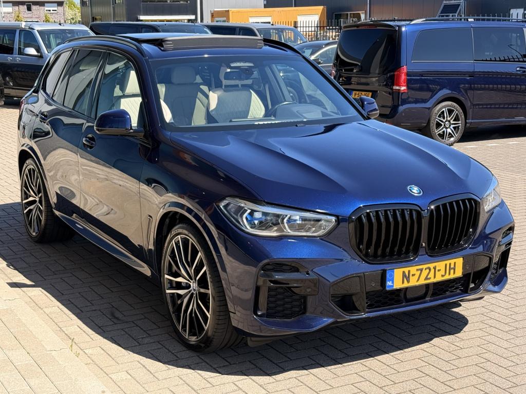 BMW X5 xdrive45e m-sport individual | b&o | sky lounge | luchtvering | mass