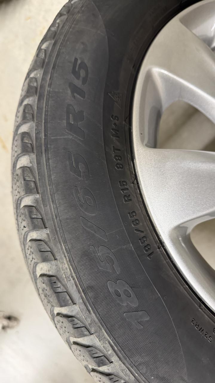 Opel Corsa winterbanden + lichtmetalen velgen