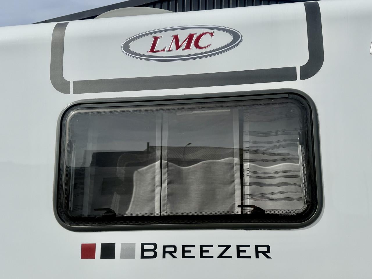 LMC Breezer V646G (Lengtebedden, Nieuwstaat, Dakairco!!)