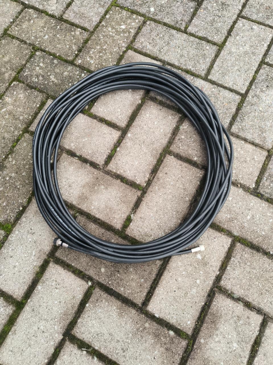 Schotelantenne Triax TD 64 met LNB