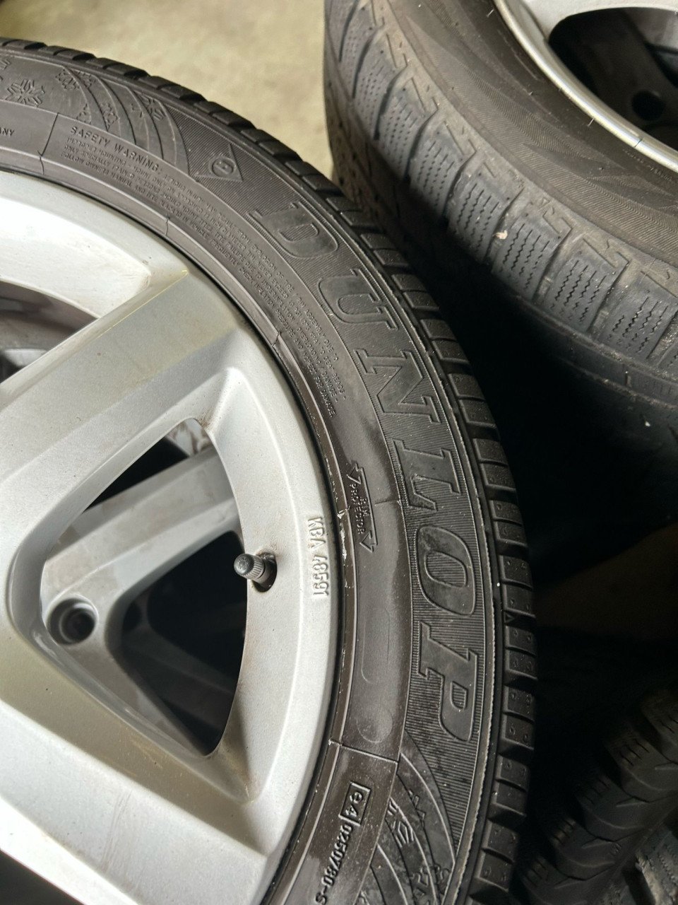 VOLKSWAGEN VELGEN - DUNLOP WINTRAC BANDEN