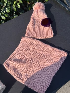 Muts en sjaal roze