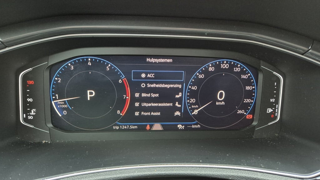 Volkswagen T-roc 1.5 tsi sport r *navi*camera*virtual*acc*blind-spot*clima*