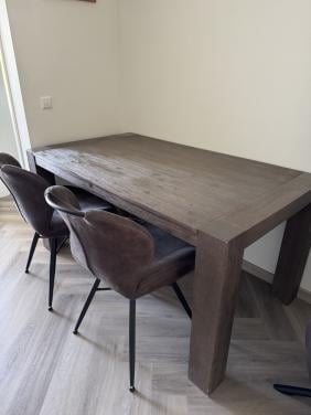 Eettafel met evt 4 stoelen