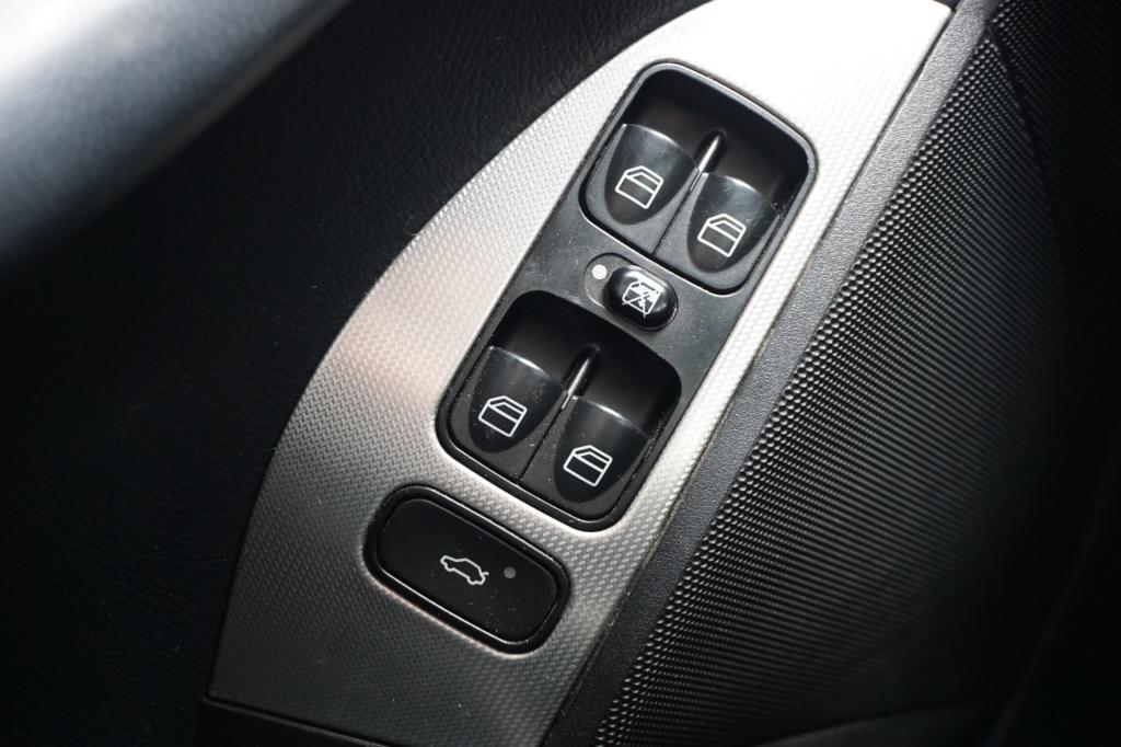 Mercedes-Benz Clk-klasse cabrio 200 k. elegance automaat - airco / cruise /