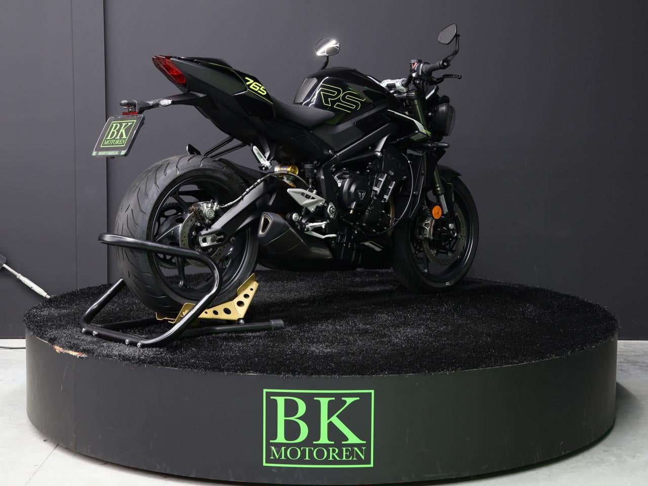 STREET TRIPLE RS | Phantom Black