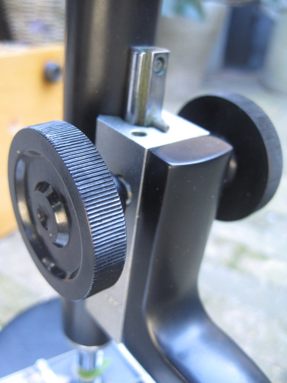 Microscoop in kist