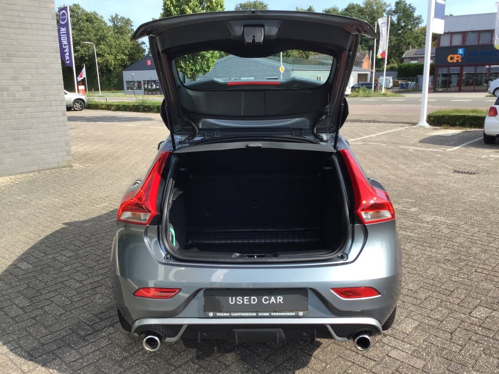 Volvo V40 2.0 t4 business sport stand kachel a.camera