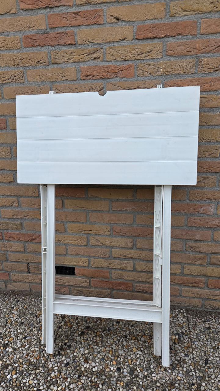 Witte kunststof inklapbare tuintafel