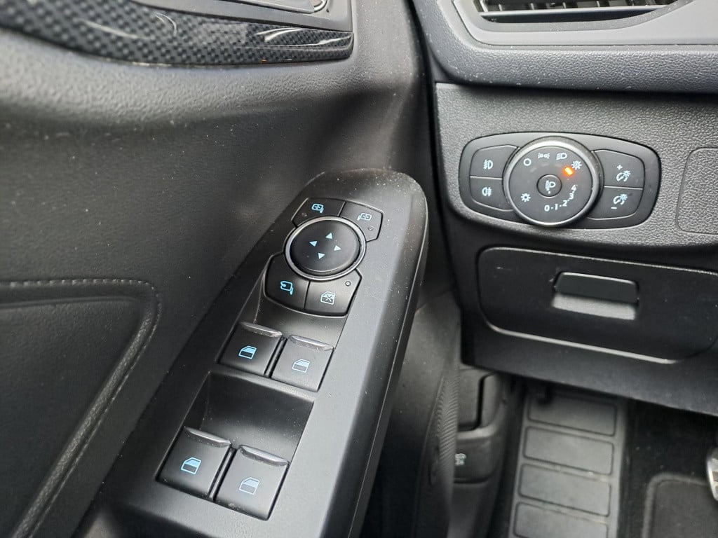 Ford Focus 1.5 ecoboost st line business | 182 pk! | winter pack | apple ca