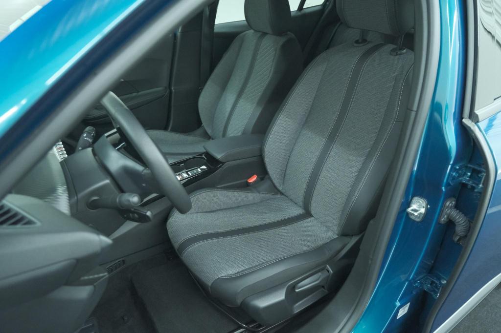 Peugeot E-2008 ev allure avantage 54 kwh | soh 97,8% | 11 kw lader | apple 