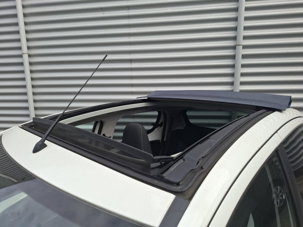 Peugeot 108 1.0 e-vti allure cabrio top! airco/cam/lmv 5-drs