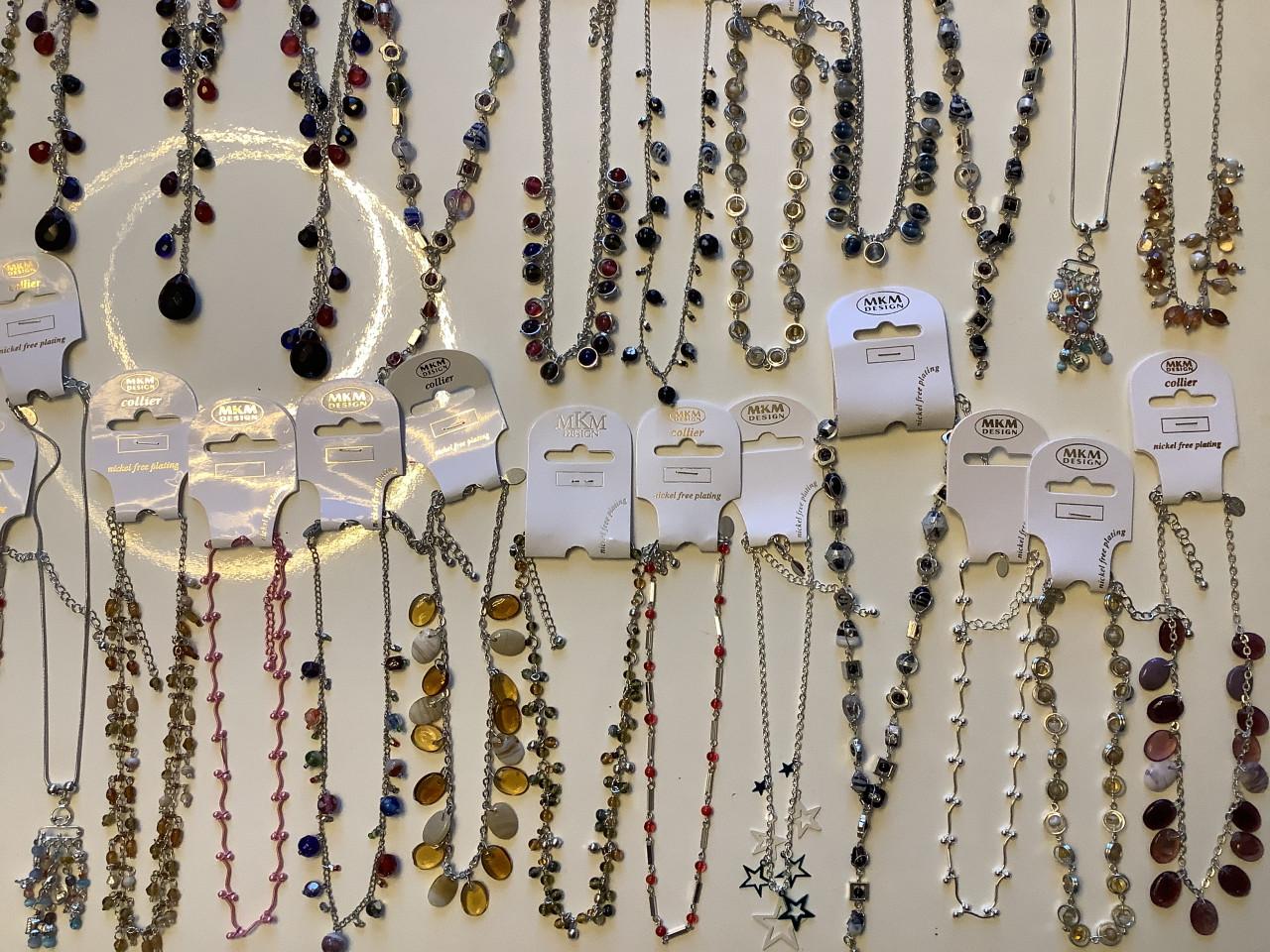 Partij mooie MKM Design kettingen.   (Partij 47)