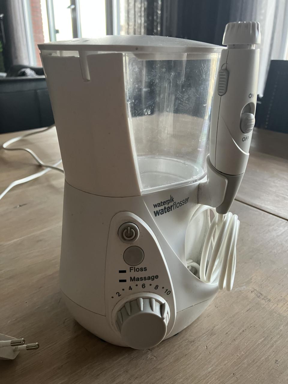 Waterflosser voor gebitsreiniging