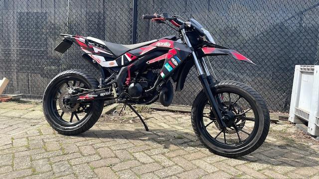 Schitterende aprilia sx/sf derbi senda mdl met yansuni stage 2 uitlaat