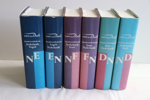 Handwoordenboek Van Dale Nederlands-Engels Tweede druk Utrecht/Antwerpen 9