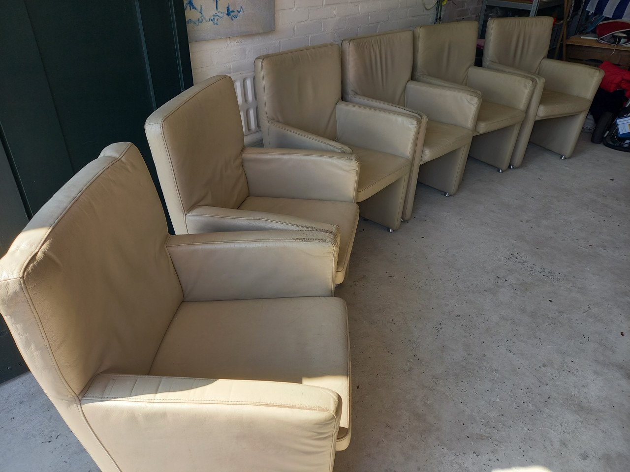 Te Koop 2,4,of 6 stoelen (Goosens)  Italiaans leer
