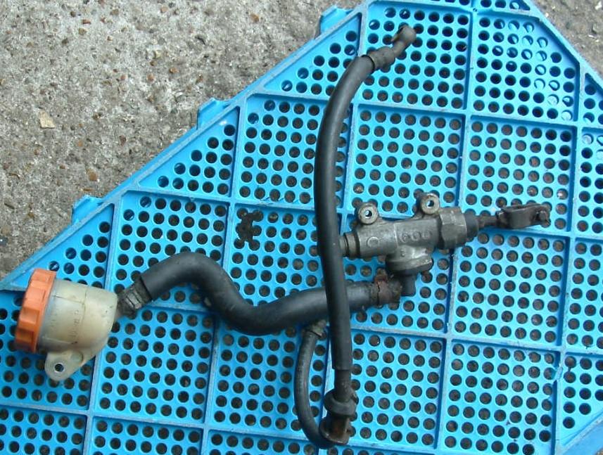 Achter rem honda   benzine tank honda  bol dor  -wielen honda