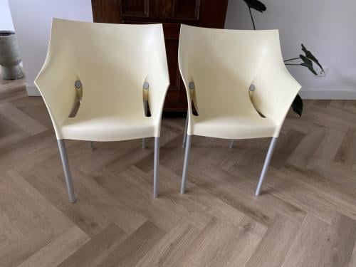 Design kuipstoelen Dr. NO van Philippe Starck, merk:Kartell. (2 stuks).