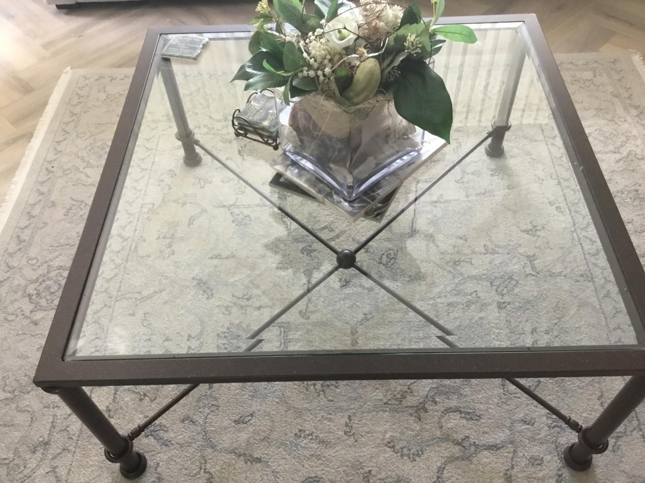 Salontafel, metalen onderstel, glazen blad