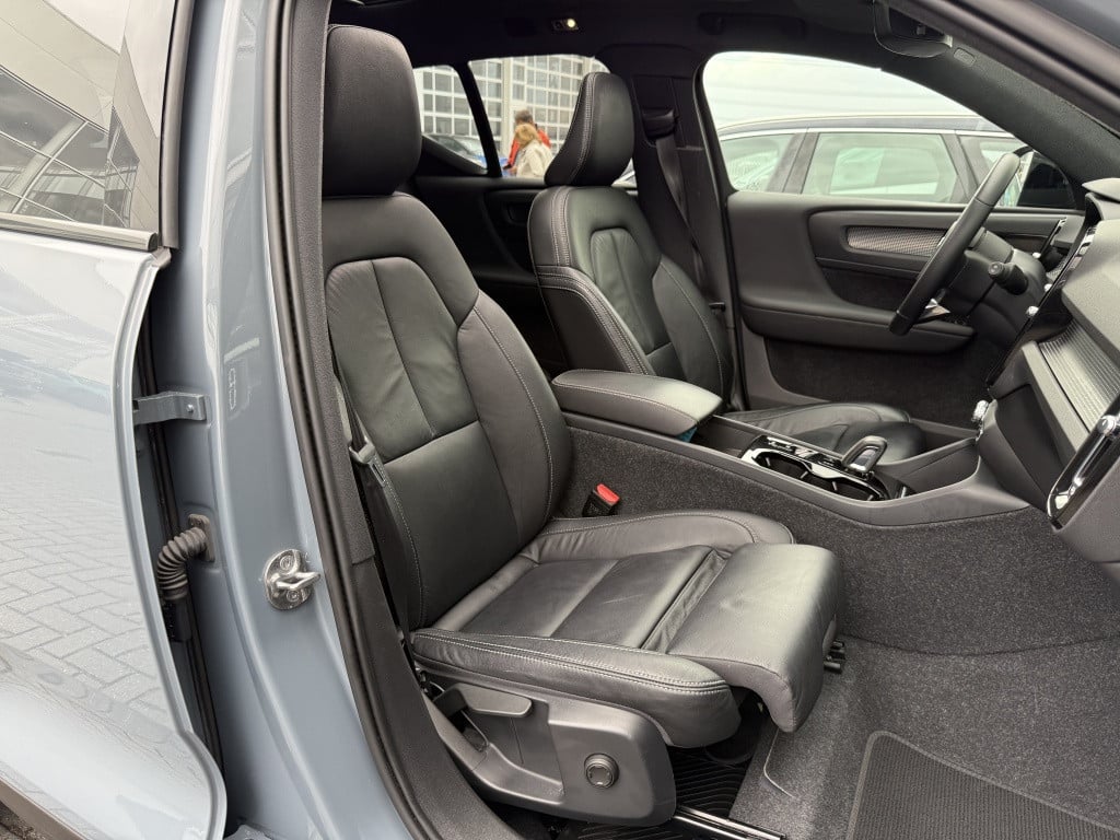 Volvo XC40 t4 211pk recharge ultimate dark | panodak| adap.cruise| leder| c