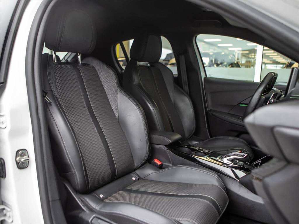 Peugeot 208 1.2 puretech 130pk gt automaat