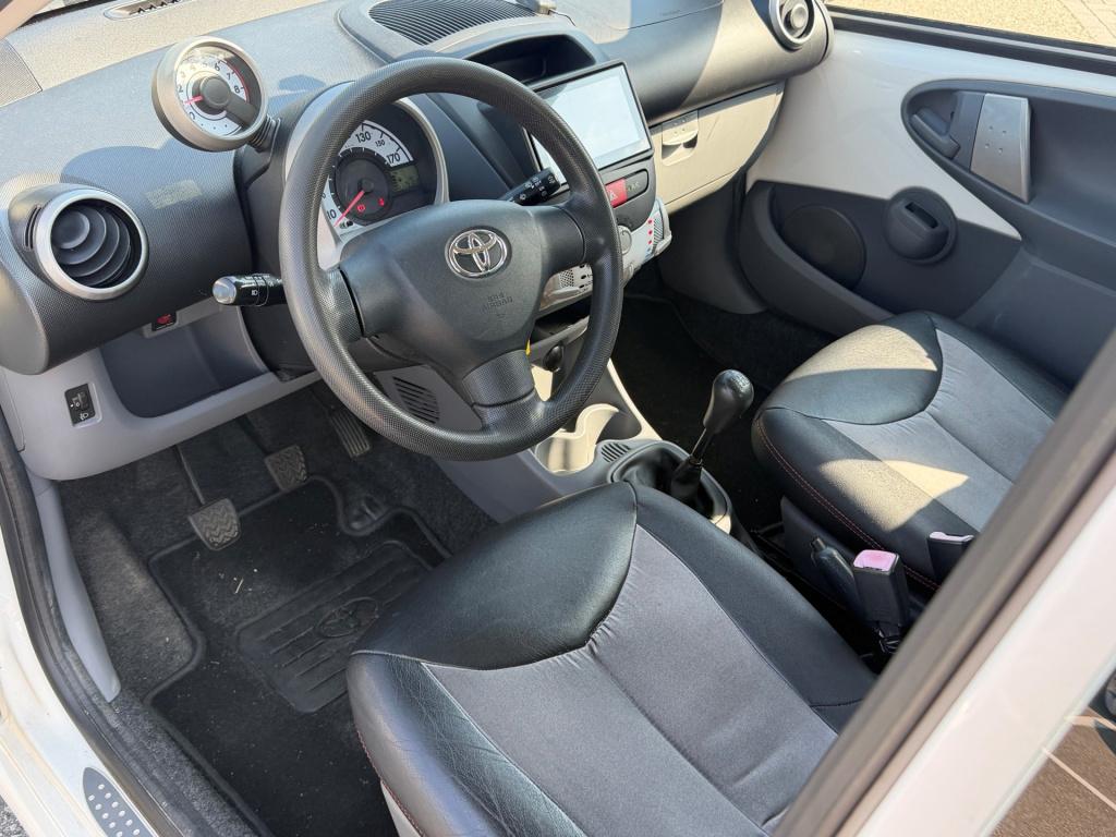 Toyota Aygo 1.0-12v xcite white l airco l incl. 1 jaar apk l nette staat