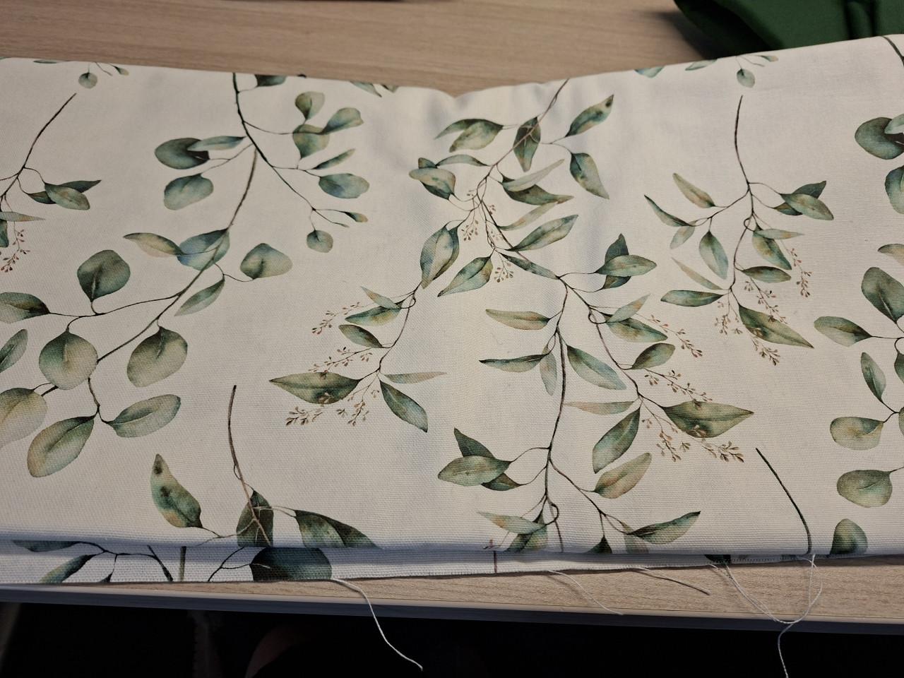 Lap stof crème met bladeren decoratie, 1,15x 2,8 m