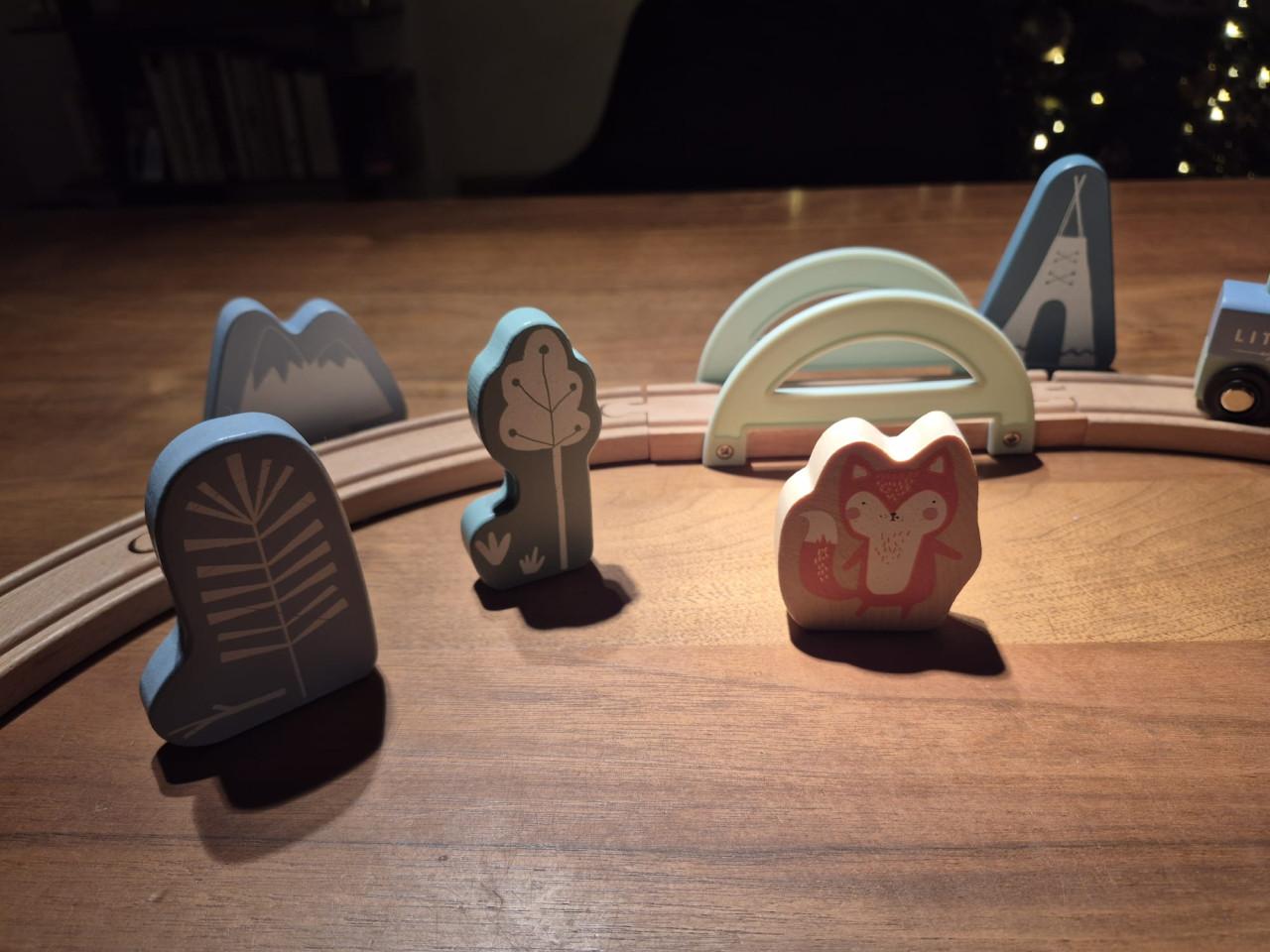 Little Dutch: Houten treinbaan met diverse wagons en assessoires