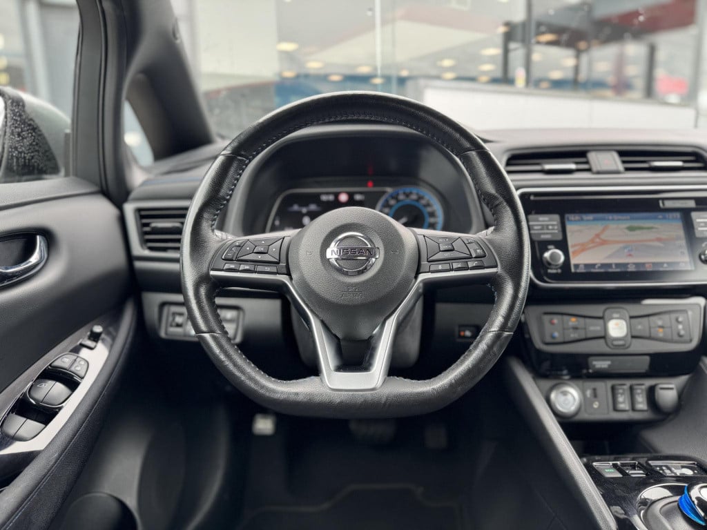 Nissan Leaf n-connecta 40 kwh | navigatie | 360° camera | stuur- + stoelver