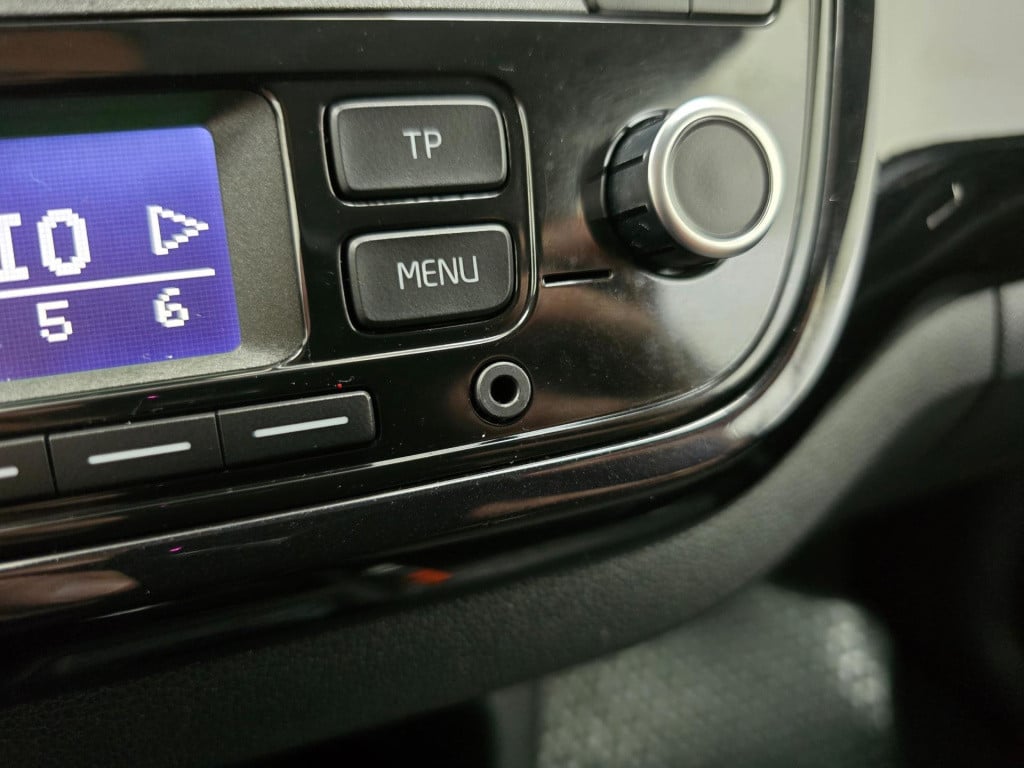 Volkswagen UP! occasion bluemotion met airco en telefoon connecten | tweede