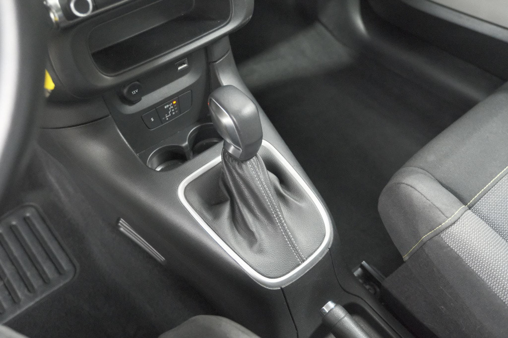 Citroen C3 puretech 110 s&s shine | camera | navigatie | apple carplay | pa