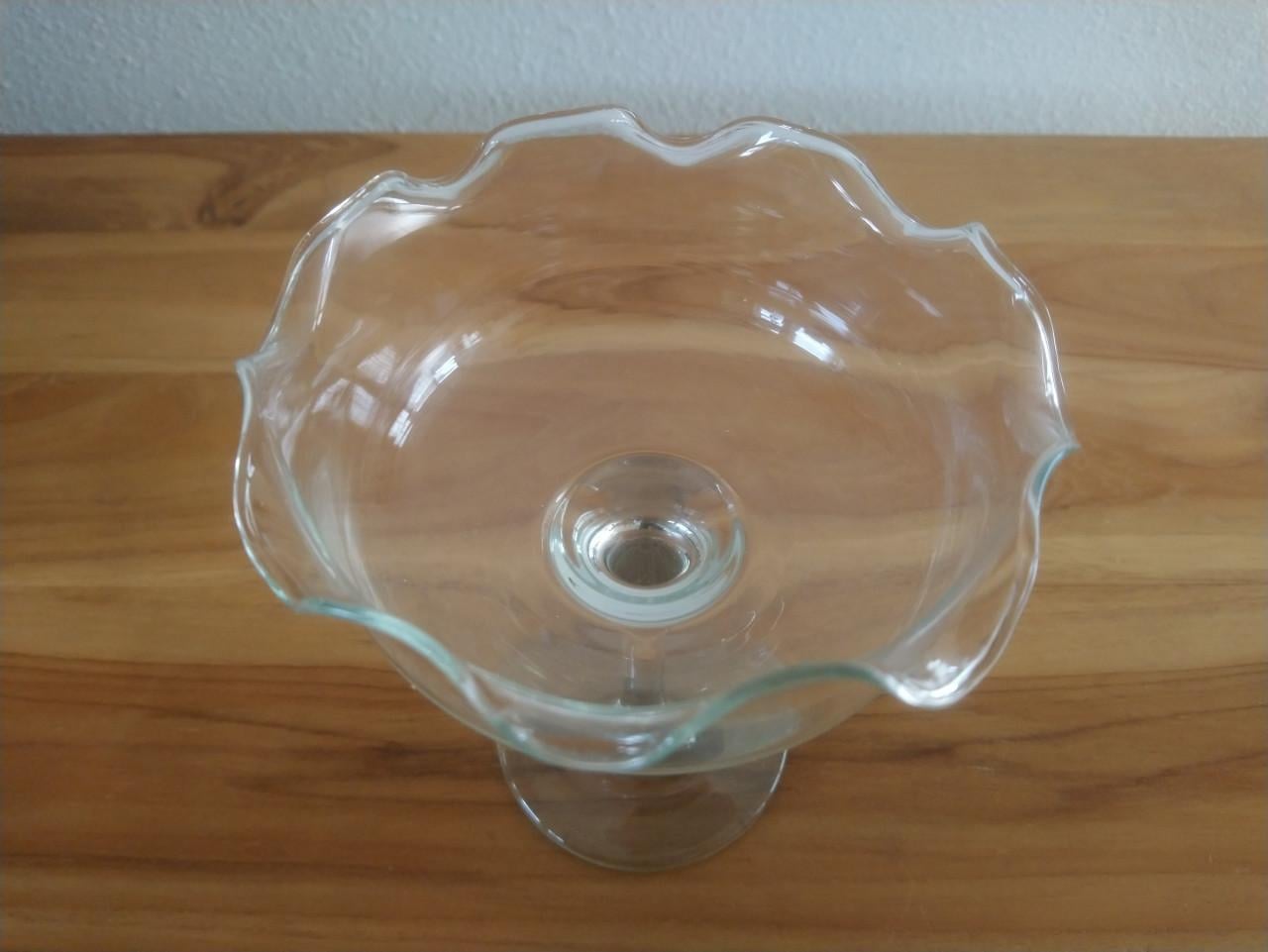 Glazen schaaltje op voet