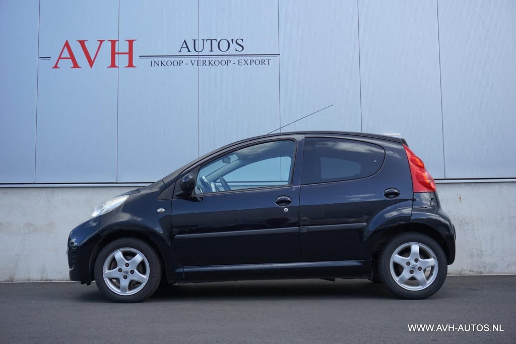 Peugeot 107 1.0-12v black & silver
