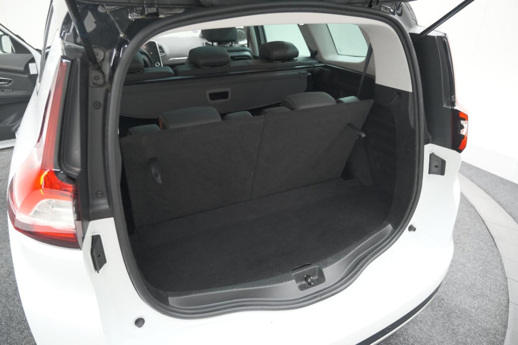 Renault Grand Scenic tce 140 bose | 7 zitplaatsen | trekhaak | camera | bos