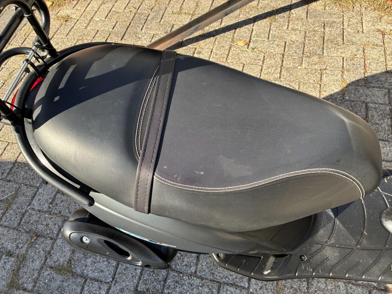 MOOIE PIAGGIO ZIP 4 TAKT 2V SNOR SCOOTER BOUWJAAR 2017