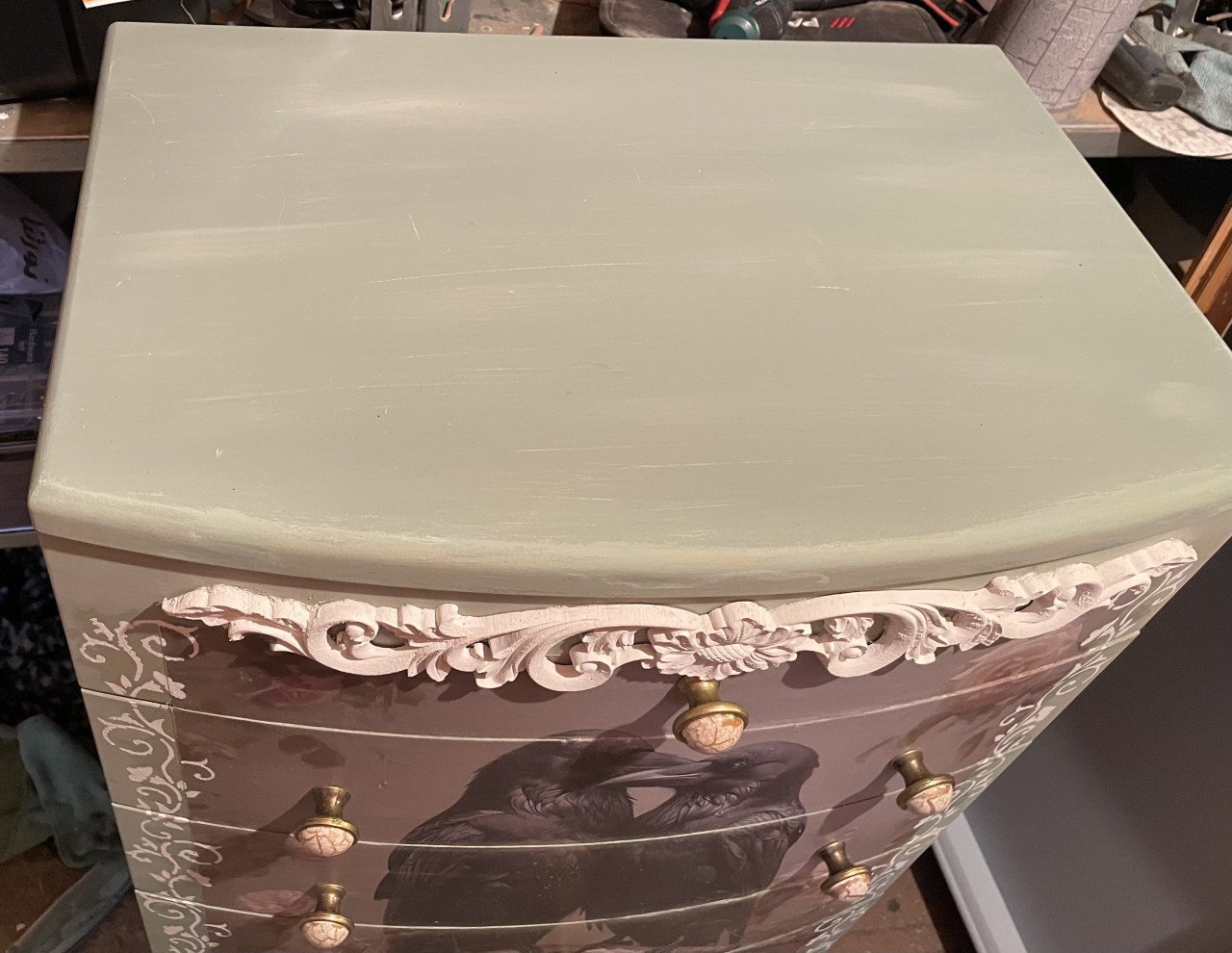 Uniek ladekastje-eyecatcher met romantisch ravenontwerp