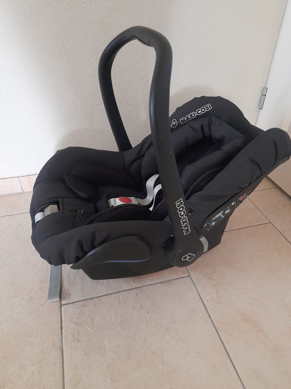 Maxi - cosi autostoel ( 0 / 9 mnd. )  in goede nette staat !