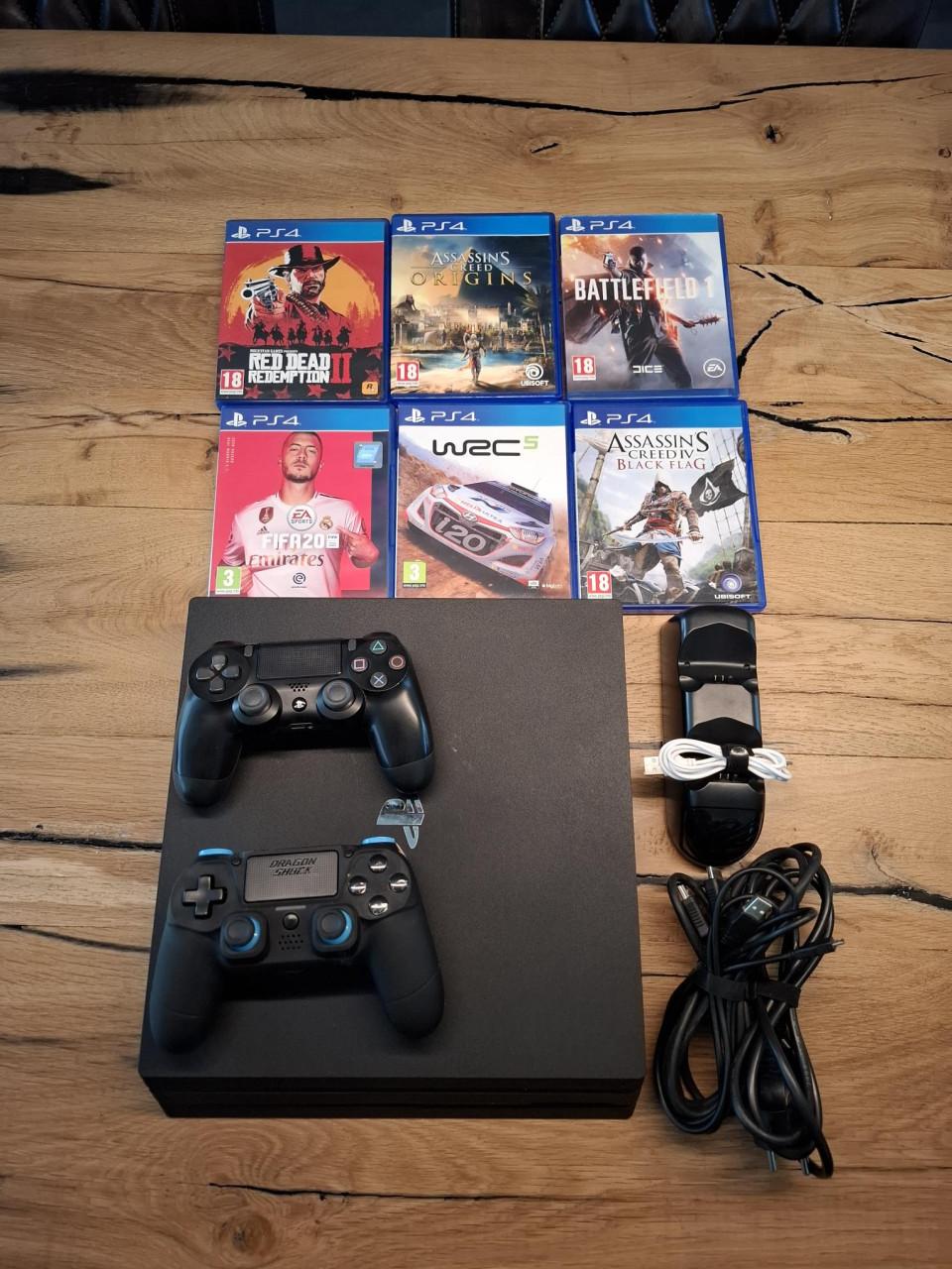 PLayStation 4 Pro 1 TB met 2 controllers en 6 games