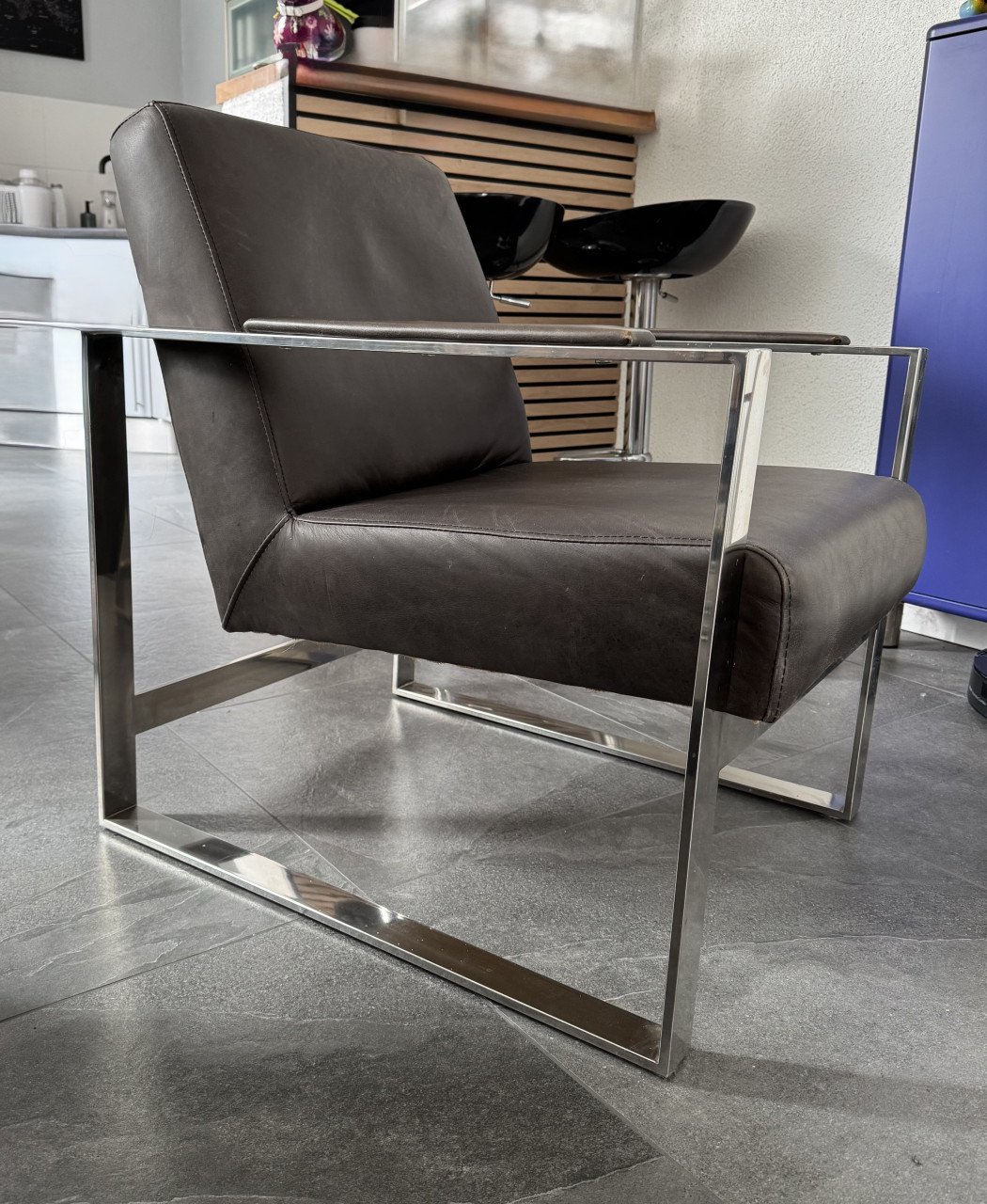 Fauteuil met bruin leer en RVS frame