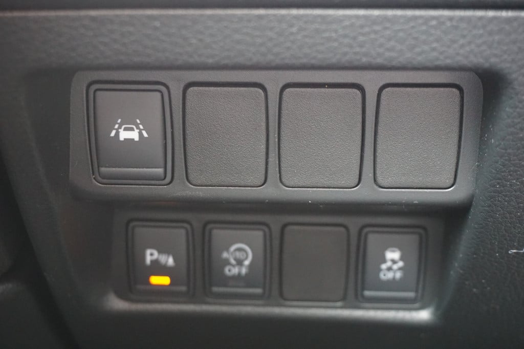 Nissan Qashqai 1.2 tekna climate / navi / camera / pano. / cruise / trekhaa
