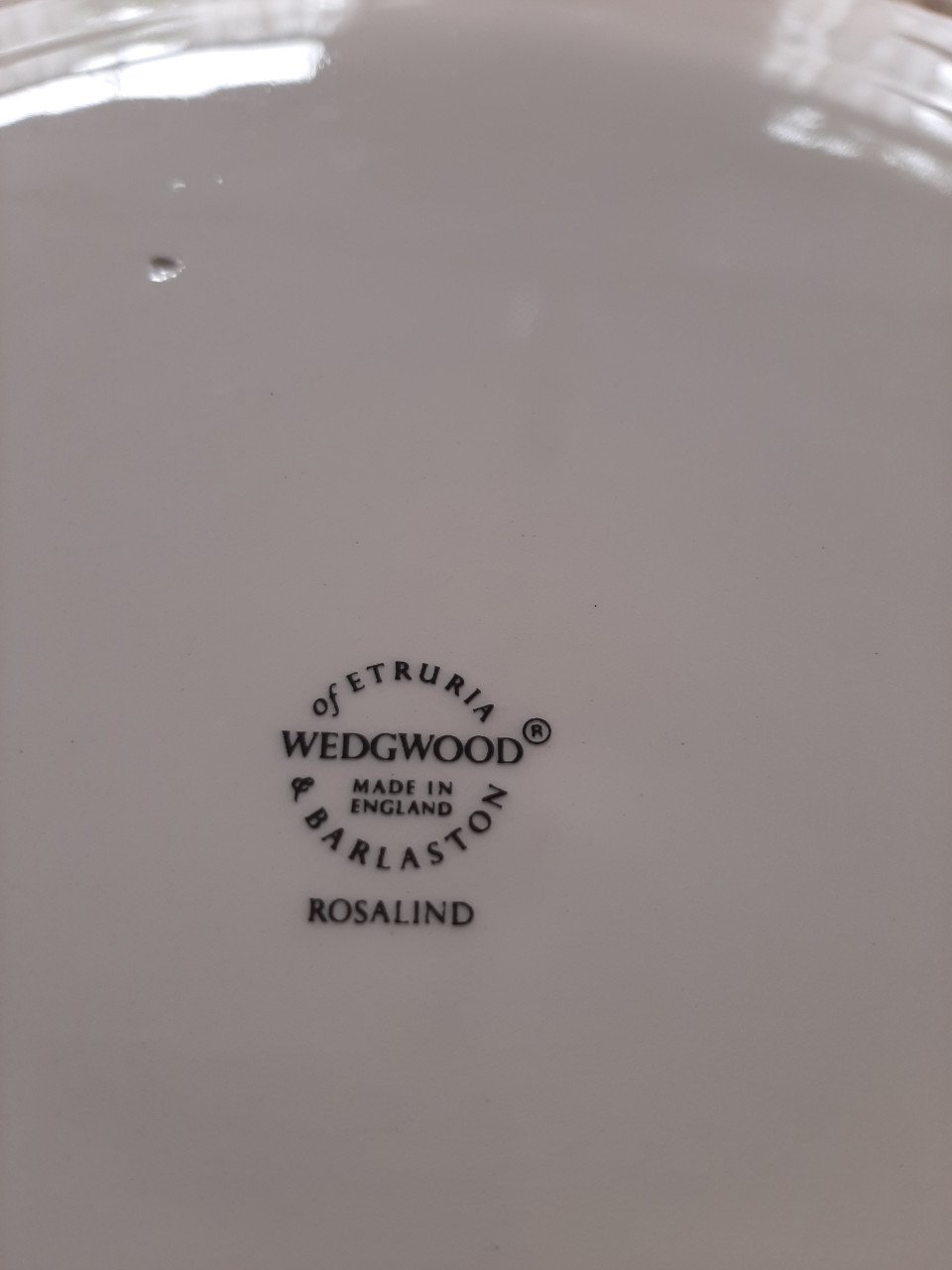WEDGWOOD ROSALIND - GEBAKBORD - DIAMETER 32,5 CM