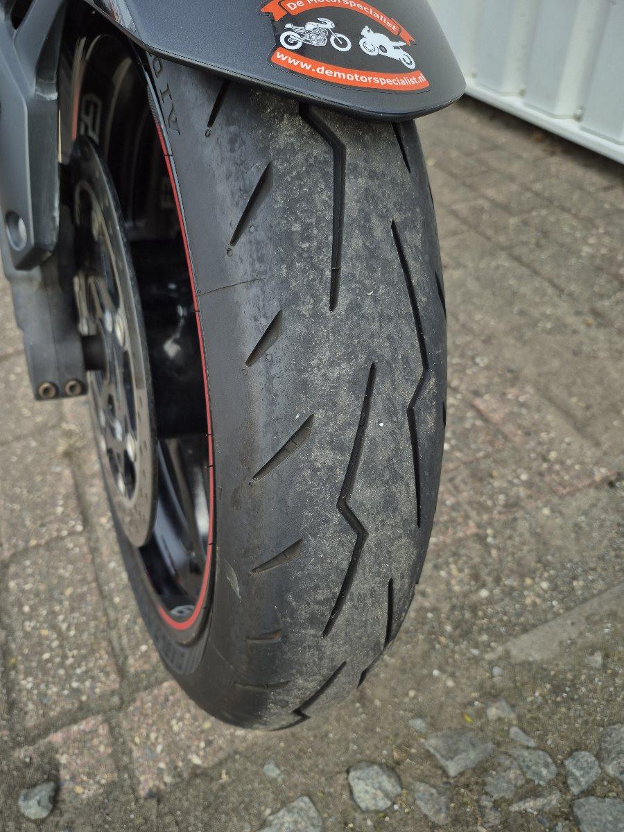 Suzuki GSR750 Freegun Edition