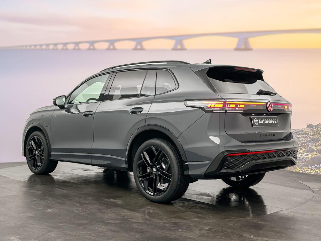 Volkswagen Tiguan r-line edition 272 plug in hybride black style pakket