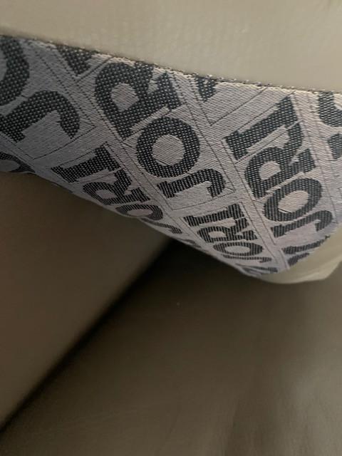 Mooie leder Relax zetel te koop merk JORI IN TAUPE KLEUR.