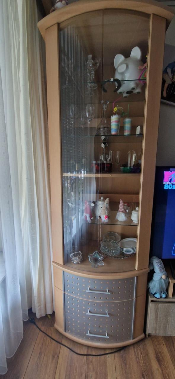 GRATIS OP TE HALEN, VITRINEKAST. WIE!!!