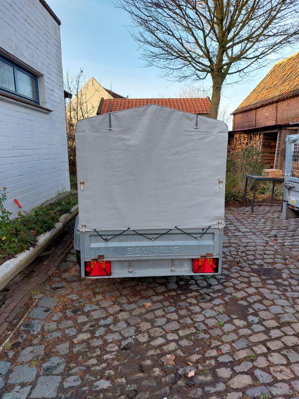 Aanhangwagen met huif